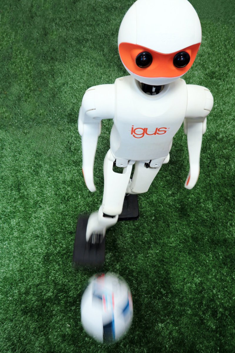 igusFrance's tweet photo. #RoboCup2017
Découvrez l’incroyable épopée de la team supportée par IGUS à la coupe du monde de robots 2017 au Japon. #IgusTeam https://t.co/lCIT2hHnt0