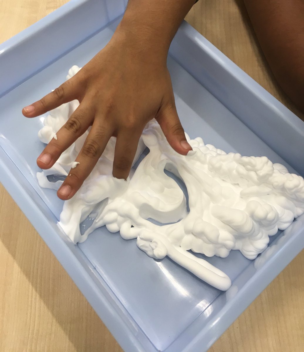nameeta_rajwani's tweet image. Introducing a new digraph with a tray full of shaving foam - she&apos;ll remember this!
#multisensoryteaching
#dyslexia 

u.org/2fMxF1t