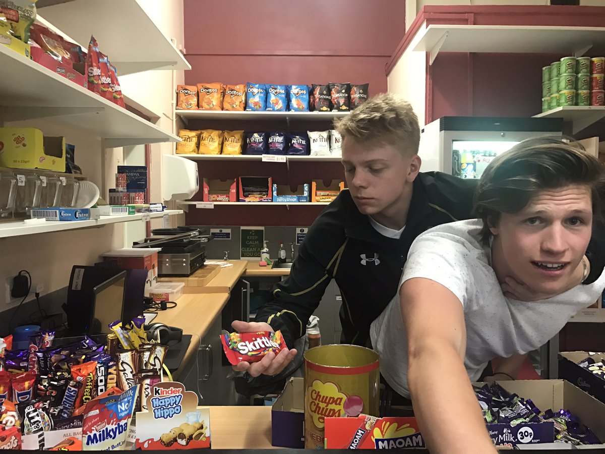 VMFreshers's tweet photo. Get down to the shop to taste the rainbow 🌈 #vmfreshers #mildertmeans https://t.co/ifKLVA7bXg
