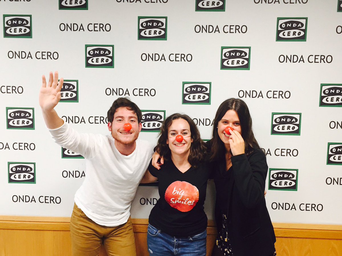 Laciutat's tweet photo. A La Ciutat Solidària ens ha visitat Mònica Santos de @asc_BigSmiles, una ONG que porta somriures als nens amb càncer @OndaCero_cat https://t.co/c9nF3cT3aE