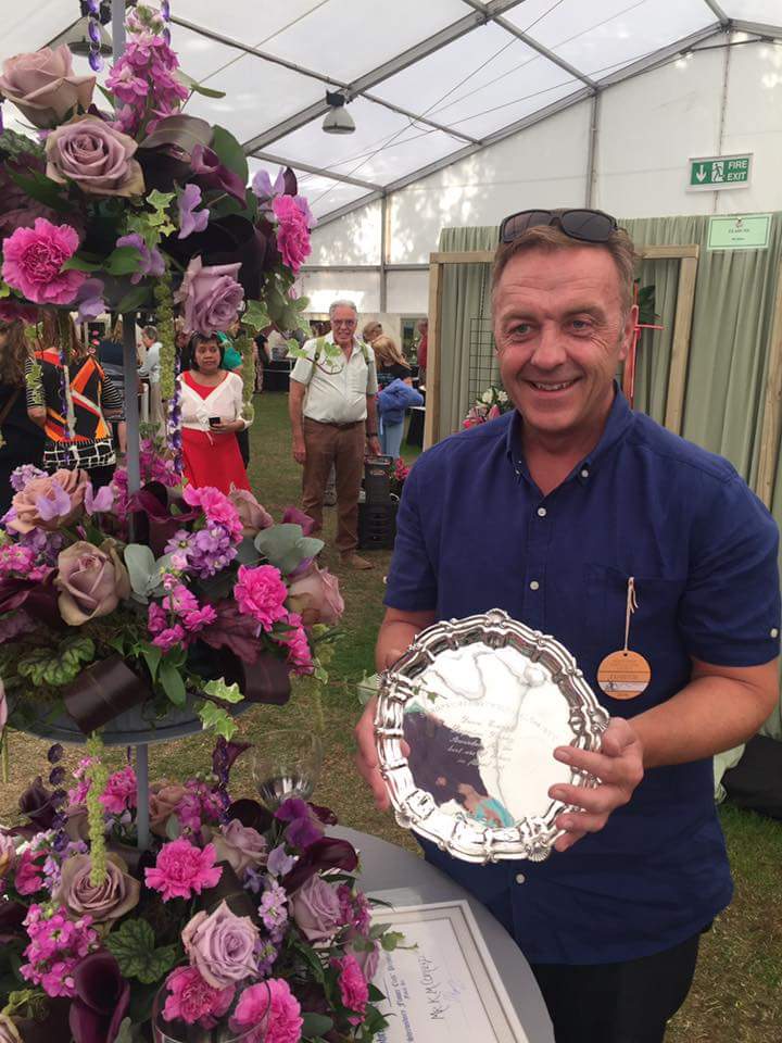 JustMeNow_Alex's tweet photo. On a roll! Met #corfieldmacKenzieflowers 😍multi prize winning florist to discuss arrangements for #MCPPresentLaughter #thedevilsinthedetail https://t.co/bQn3mpFtSK