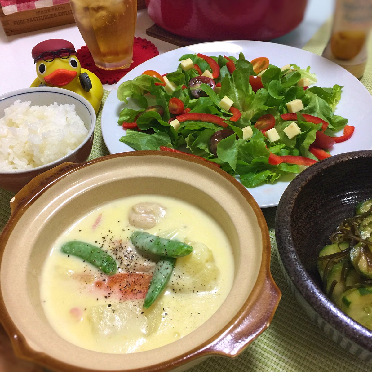 高野しろねこ 今日の白猫ご飯 お野菜と鶏肉の白いシチューです 蒸し煮した具材に牛乳と小麦粉で作ったルーを加えて仕上げに生クリーム こっそりご飯にかけて食べちゃう 高野しろねこ 今日の白猫ご飯 お野菜と鶏肉の白いシチューです 蒸し煮した具材に牛乳と小麦粉で作ったルーを加えて仕上げに生クリーム こっそりご飯にかけて食べちゃう
