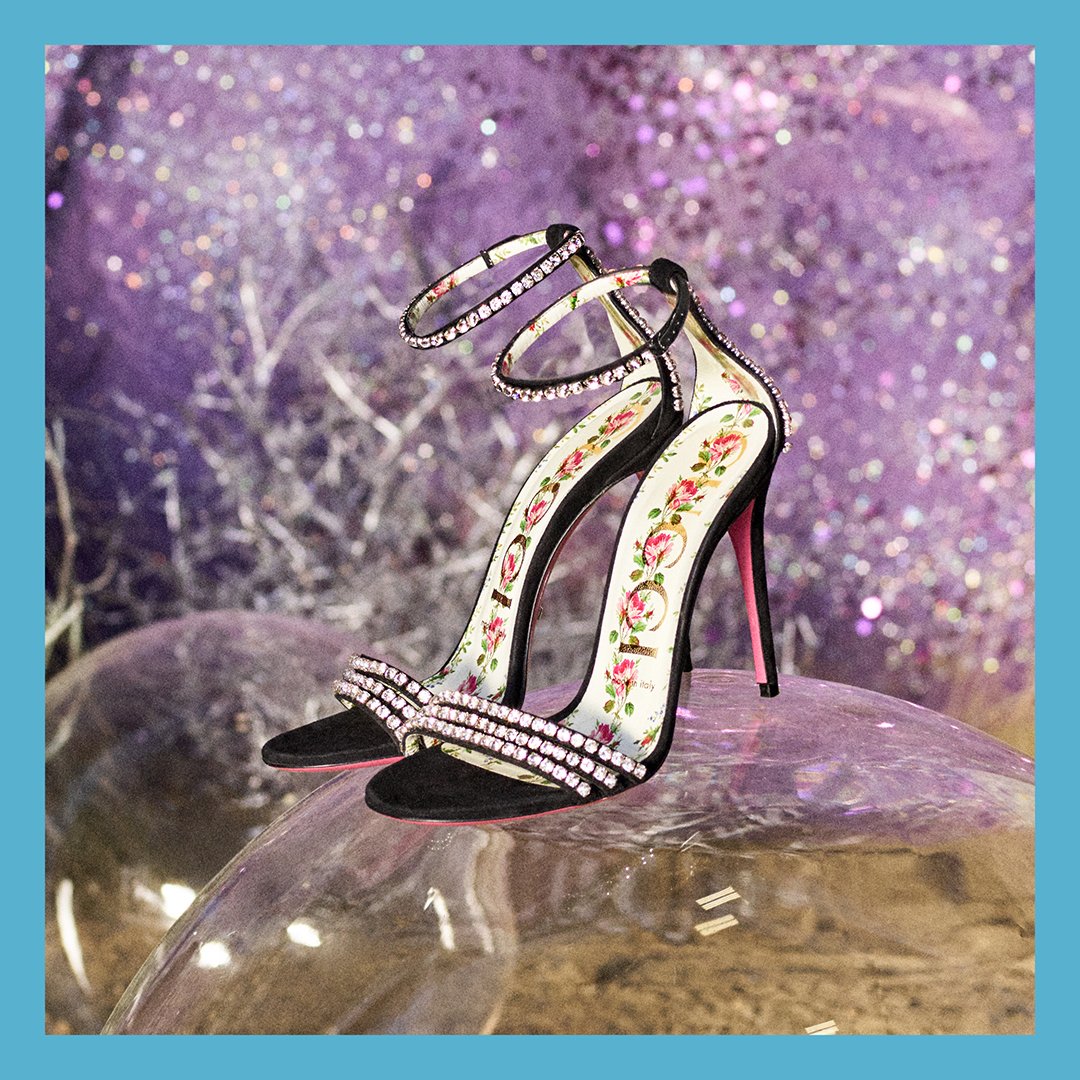 Embellished with glittering crystals new suede sandals from the #GucciFW17 by #AlessandroMichele.