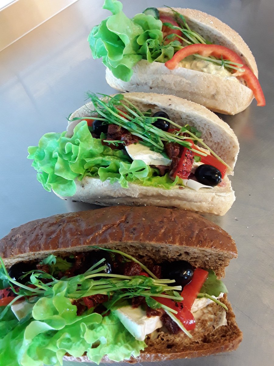 GodaMackan's tweet photo. Landgångar, baguetter eller varför inte en turbomacka till lunch ring oss o boka.
#godamackan #landgångar #baguetter #uppsala https://t.co/o1kUDdKUuj