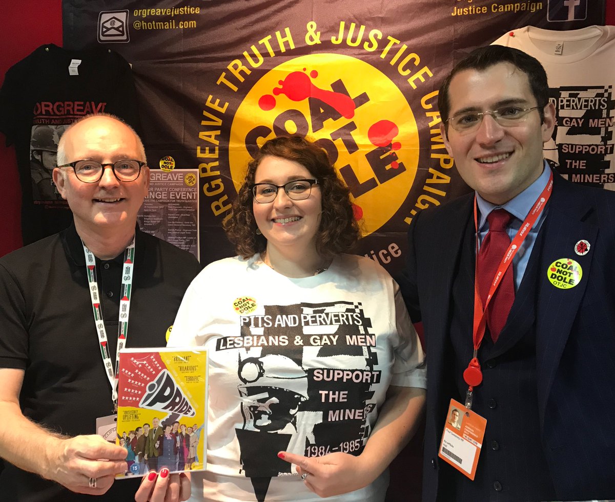 DaniRowley's tweet image. #Lab17 was amazing. Jeremy's speech was 🙌🏻✊🏻
But my highlight was chatting to @LGSMpride team &amp;amp; getting my very own #PitsandPerverts tshirt!