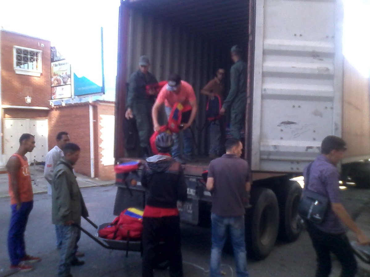 PrensaZEMerida's tweet photo. A pesar del saboteo económico y sanciones gringas, gracias al esfuerzo del Pesidente @NicolasMaduro más de 32 mil morrales llegaron a Mérida https://t.co/RL9LxwoE5l