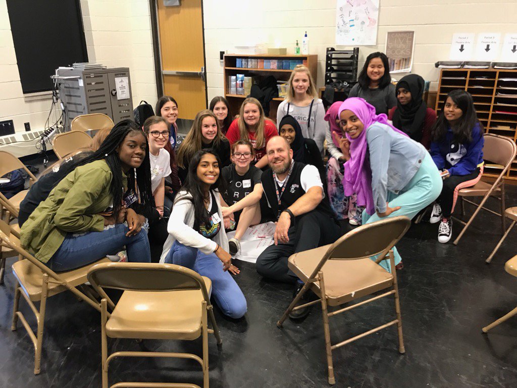 RRHS_Counseling's tweet image. Brainstorming ways to create a culture of #HopeHelpStrength at RRHS