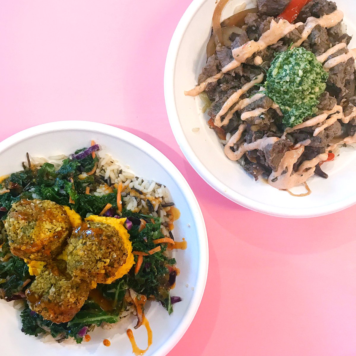 It's fall y'all at <a href="/HappyandHale/">happy + hale</a> in GVL and today we ordered the chimichurri steak and falafel grain bowl! THEY'RE DELICIOUS! 🍁❤️