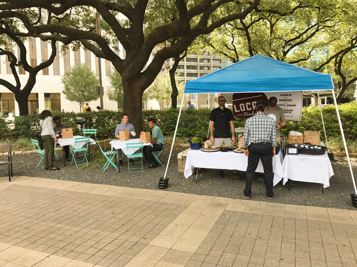 Almost time to close out at the City Hall Farmers Market today! We'll be back next Wednesday at 11am! greenhoustontx.gov/farmersmarket.…