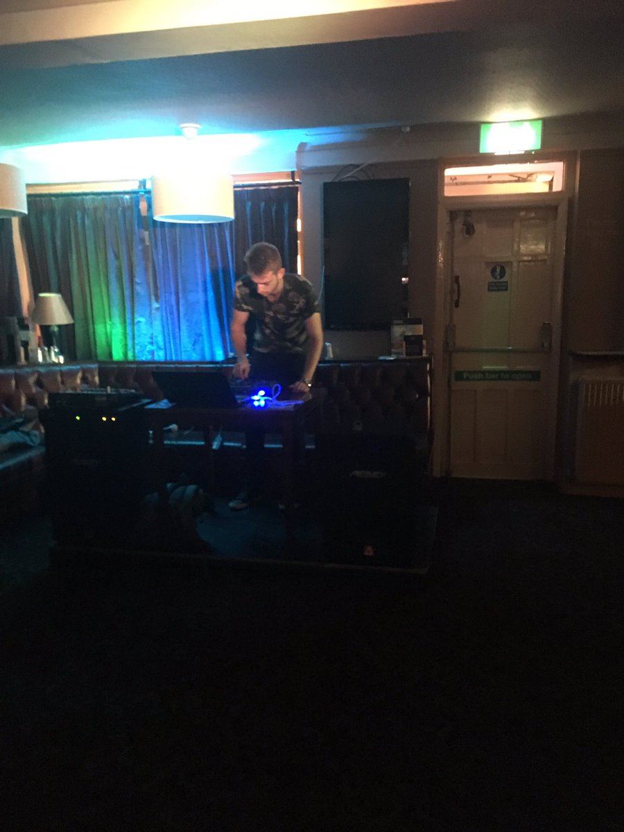 It's Quids at the Oak tonight!! Get on our drinks deals and DJ! #oak #drinks #quids