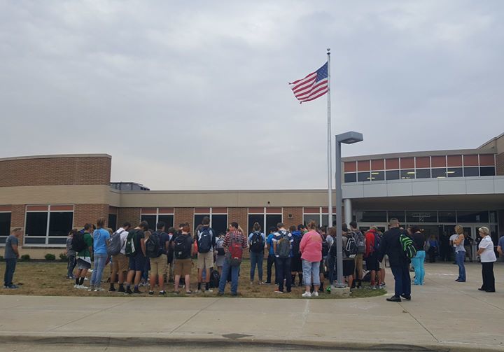 SamanthaLandrus's tweet photo. My heart has no words. Love these kids!
#syatp #Mattoonstrong #PrayforMattoon https://t.co/mce0IxYScO