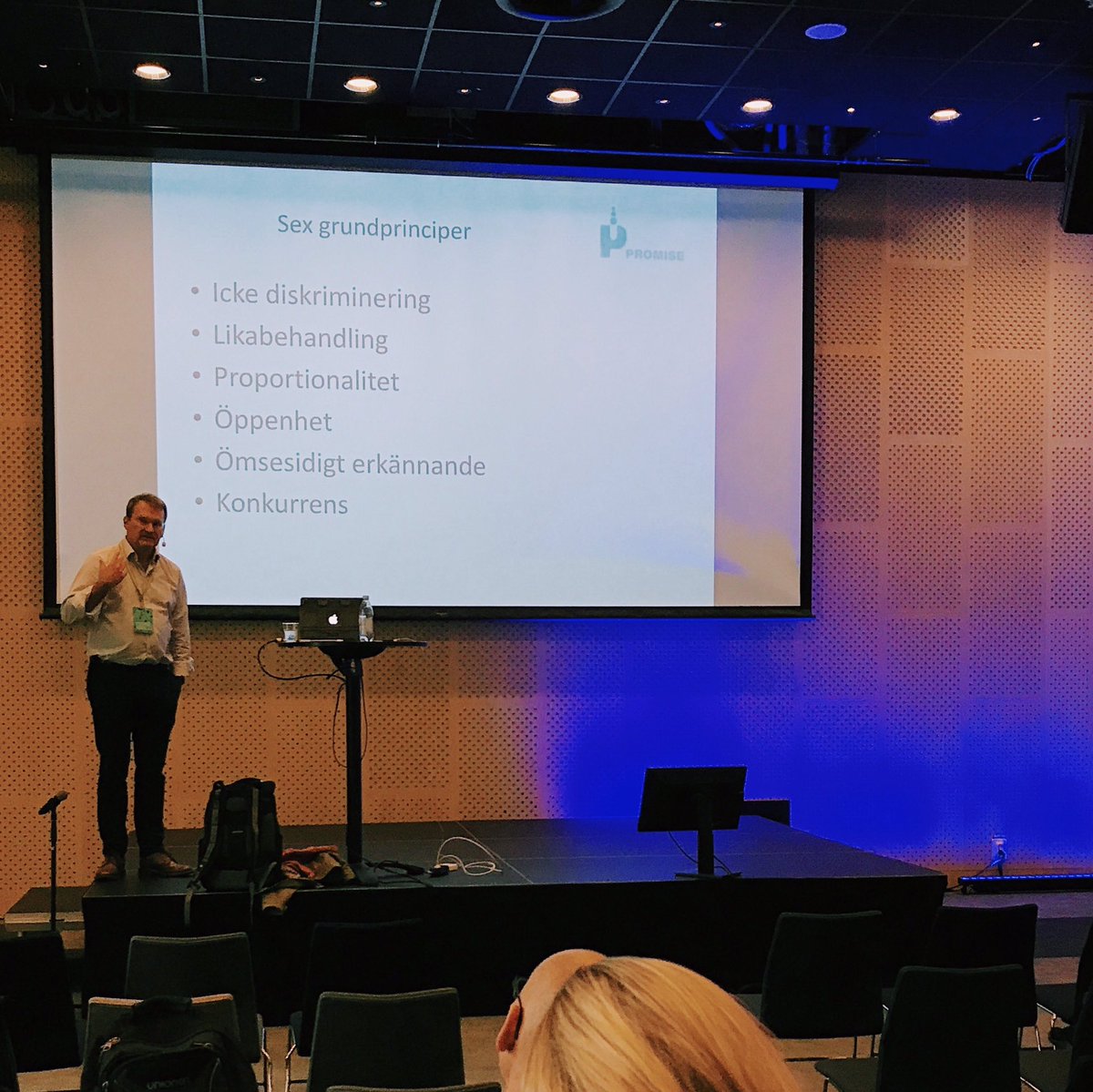 Nils Carlberg från Promise håller ett seminarium om upphandlingar av e-learningtjänster. #promisedagen17