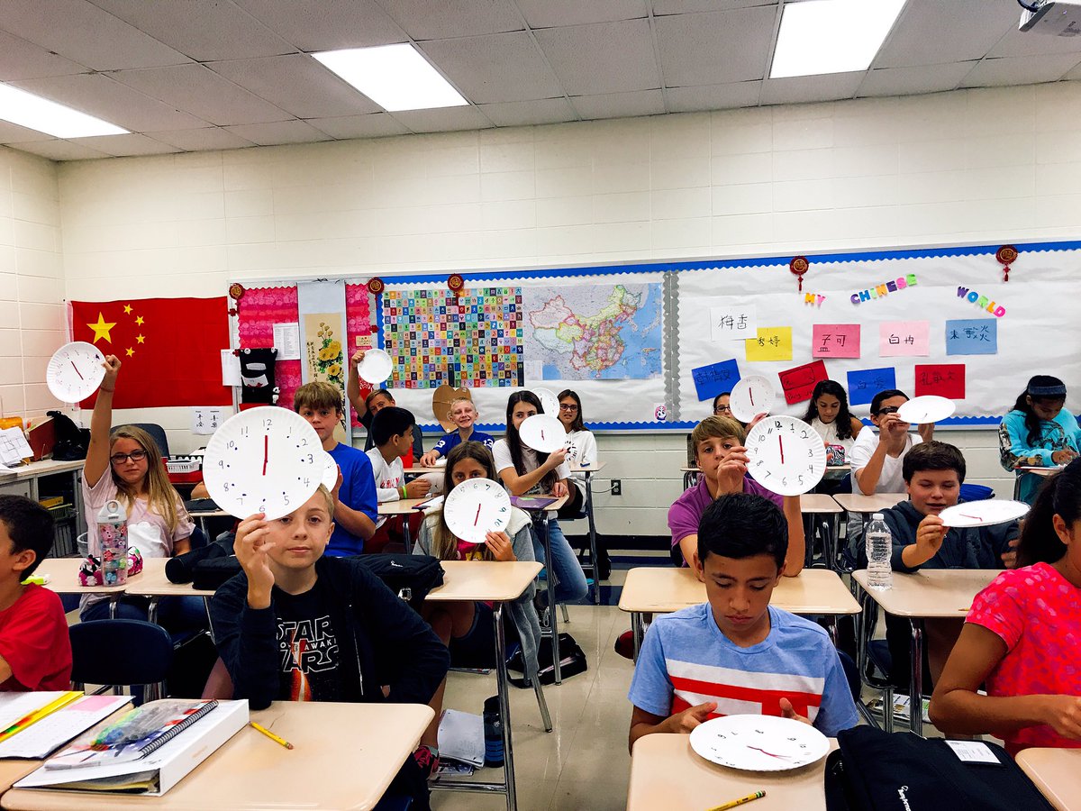 wzhang_tclp's tweet image. 7th Graders having fun telling time in Chinese!@TCLProgram @NorthWarrenHS @