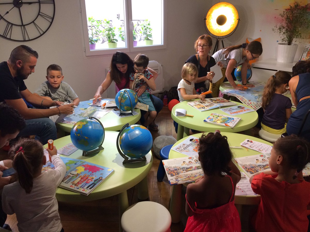 aurejeanne's tweet photo. On recrute très jeune à l'agence! À moins que ce soit une après midi avec les blogueuses mamans toulousaines 😜#aventuretiptoi https://t.co/A3ezmuwsuo
