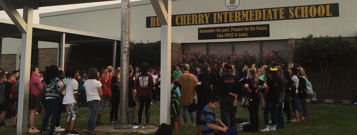 tsaulters1's tweet photo. #SeeYouAtThePole #RCISDJoy #CHERRYBRAVE https://t.co/gDFQmA5Mqs