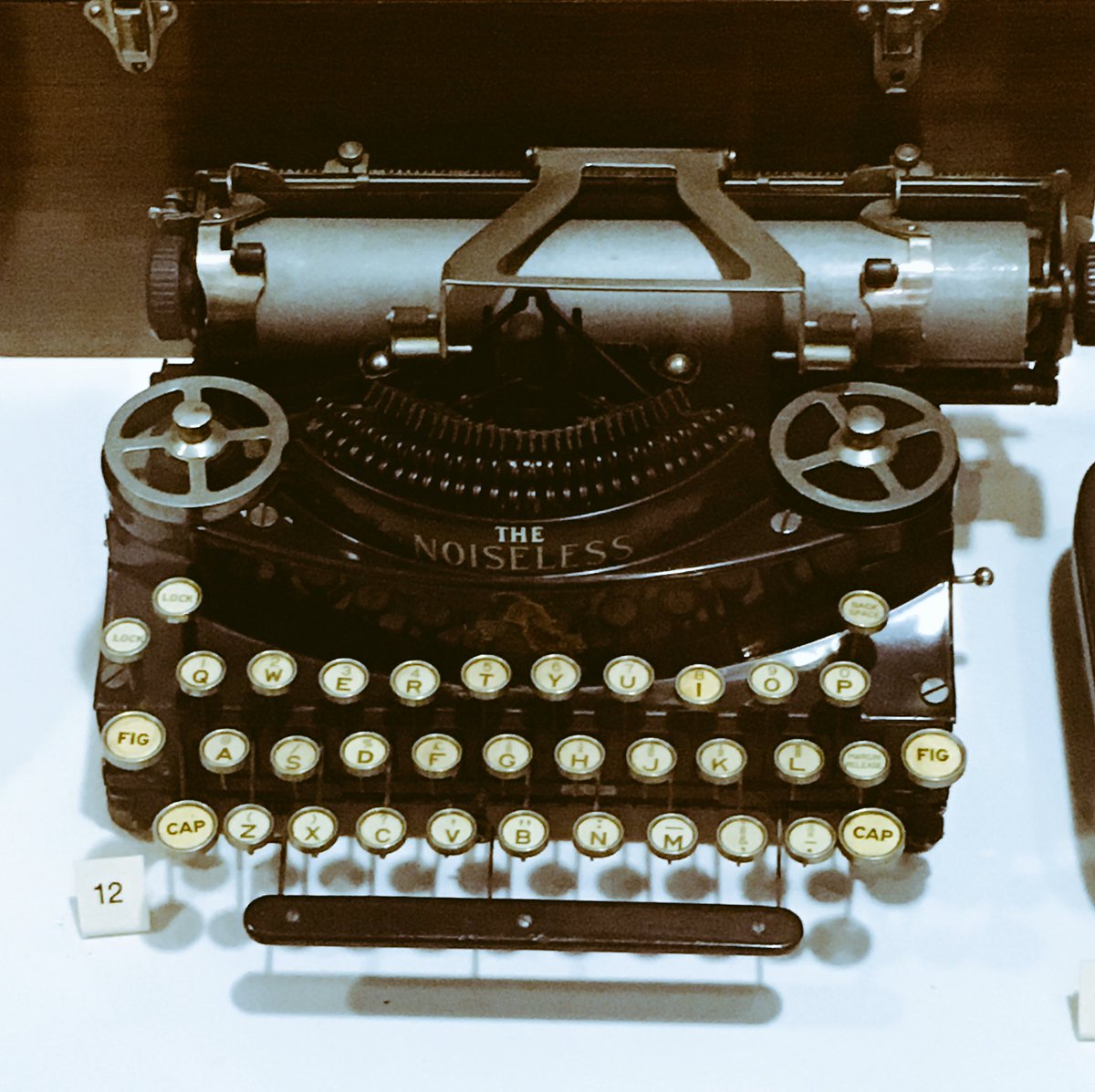 MissLCWarner's tweet photo. Without this how would I write all these essays? #thankful #URprimary17 #typewriter #unilife https://t.co/X99CKOS95b