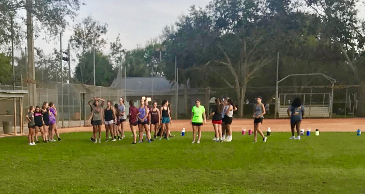 MSDGLax's tweet photo. back at it ... Tuesday night under the lights conditioning! Lady Eagles Lacrosse gettinnnn ready #msdglax 🙌🏼 🍂🎯 https://t.co/uqLIDwpO5G