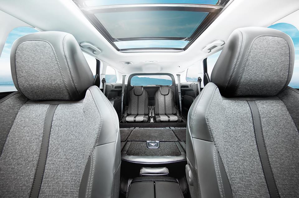 TCMotorsWat's tweet photo. Any combination is possible with the New Peugeot 5008 SUV - 7 Seater. Configured to suit you! #TCMotors #spaceforideas @peugeotireland https://t.co/Trbp8eoKhP