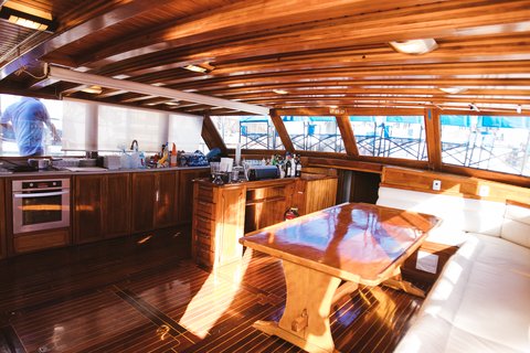 Make your #Vacation to #LosCabos a delightful experience... Sail the Baja peninsula aboard Tu Enamorado. Book Now! +52 624 105 0177