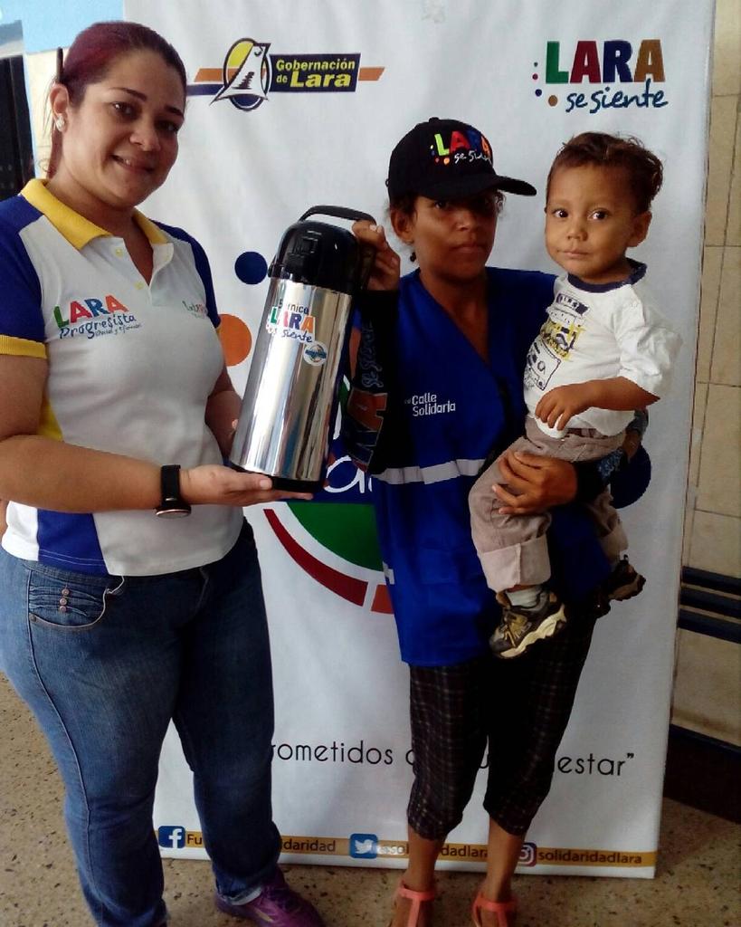 cristinasalia's tweet image. @trafficLARA señor gobernador @HenriFalconLara asi piensa hacer campaña? como se te ocurre q vamos a apoyar semejante vaina... indignante