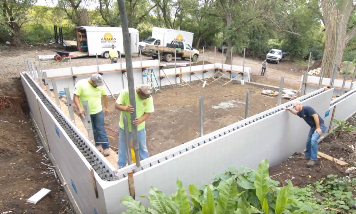 liteform's tweet image. Watch this #timelapse video of a garage being built, to see just how quickly #LiteForm ICF makes the job go. » bit.ly/2fmS3a3