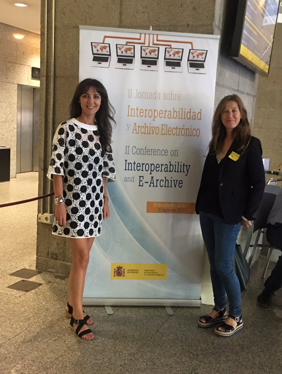 mccamposacunha's tweet photo. Mujeres en el Sector público, cada vez somos más!!! Con @PalomaVaquero, Jefa de la Sección de #Archivo de las Cortes de Castilla y León https://t.co/Gul1RGaah1