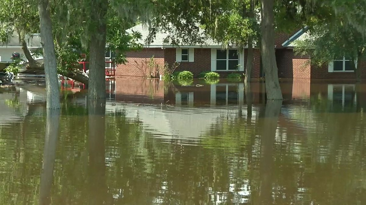genYcommunity's tweet photo. Number one question Hurricane Harvey donors want to know....so where's the money?

https://t.co/tCCqD5tLvA https://t.co/3eZsYrNqLc