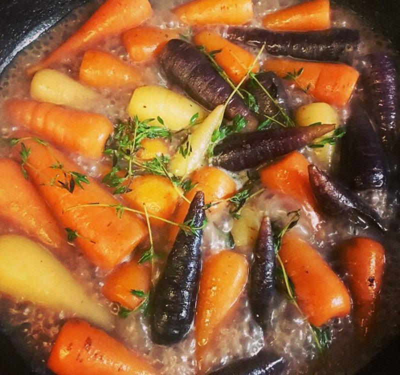 A lovely dish in time for autumn...

Braised beef cheek, cannellini beans, carrots &amp; wilted greens
🍂🍂🍂