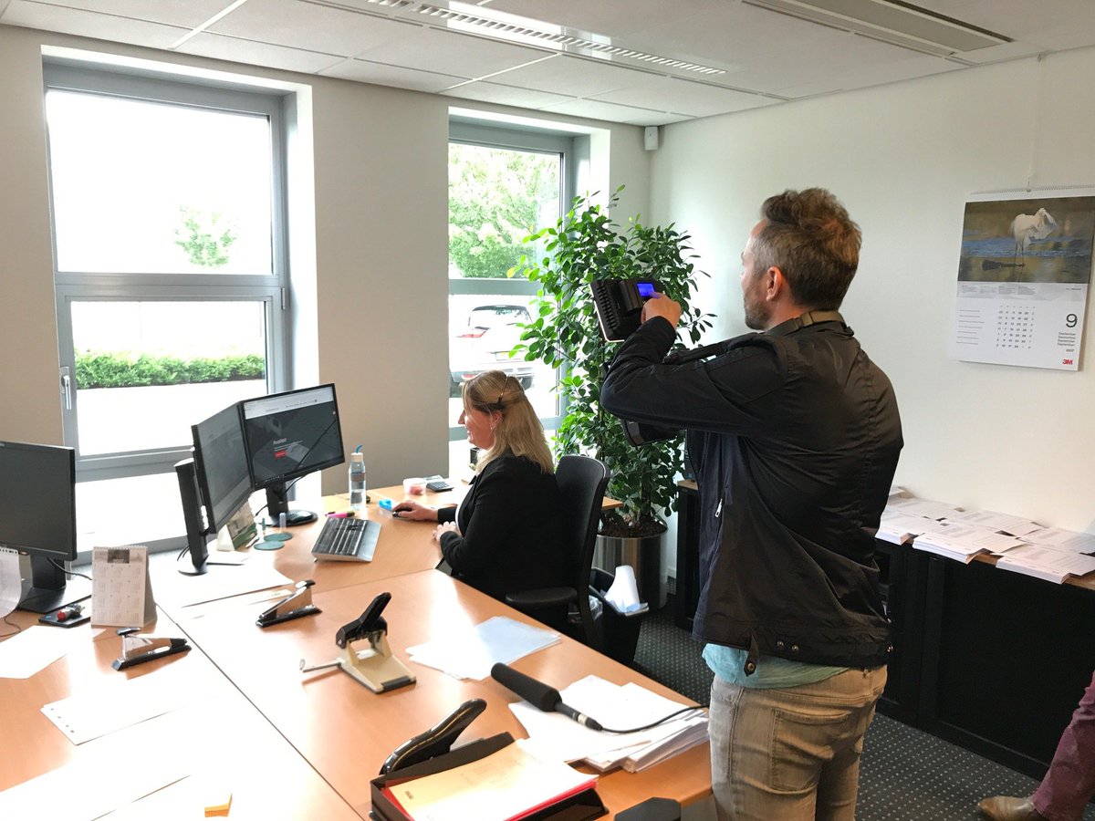 VanderHoekBV's tweet image. Gisteren opnames gemaakt voor bedrijfsfilm! Nog even wachten op het resultaat! #techniek #hazerswoude #handel #betrokken #voorraad