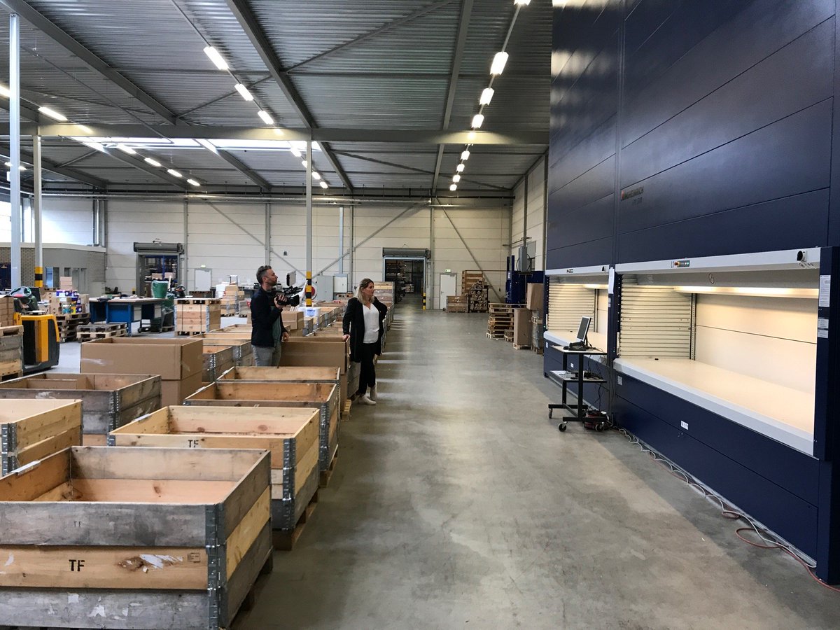 VanderHoekBV's tweet image. Gisteren opnames gemaakt voor bedrijfsfilm! Nog even wachten op het resultaat! #techniek #hazerswoude #handel #betrokken #voorraad