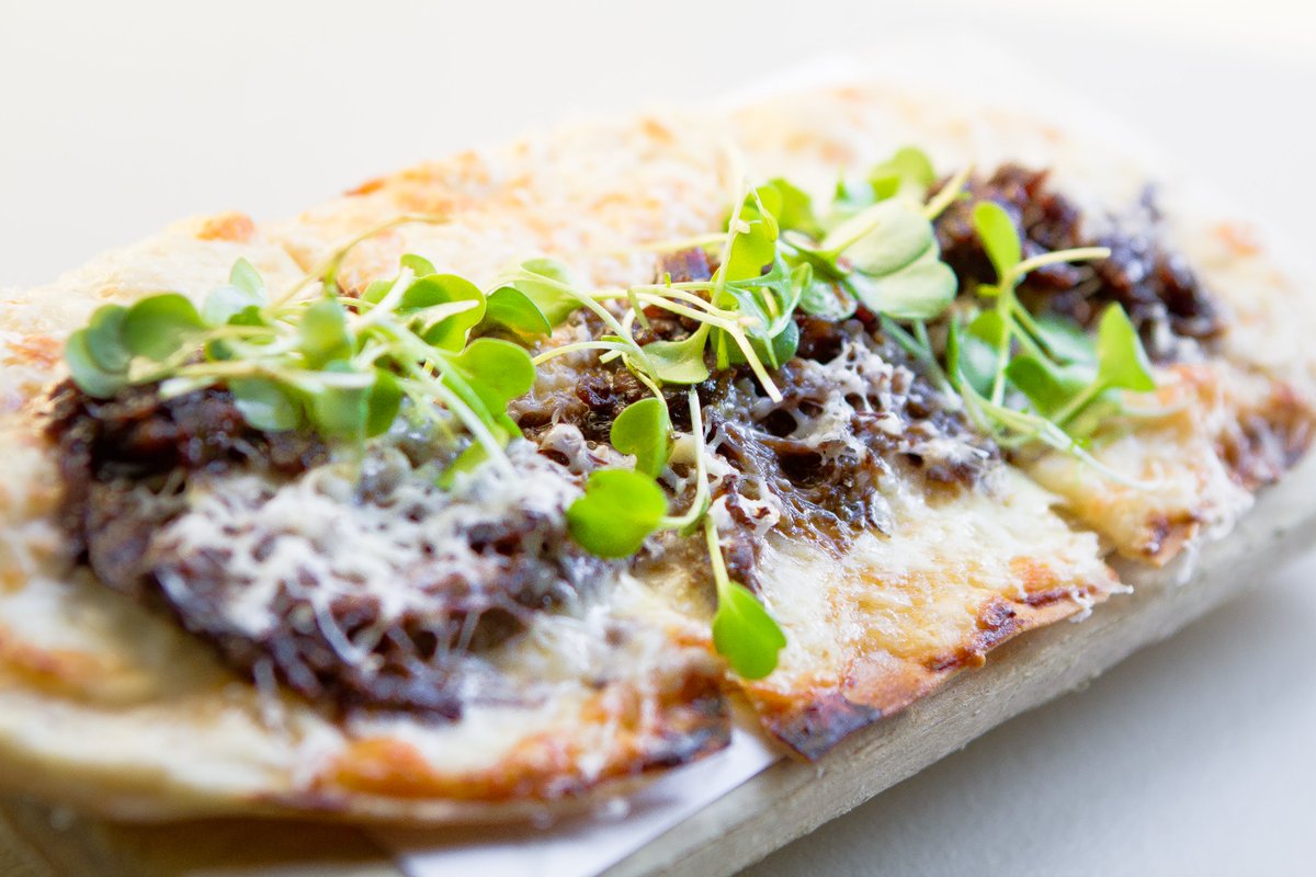 ChubbCenter's tweet photo. These party-perfect flatbreads in the classic style of Garces Events are a wedding reception must-have. #Garcesevents https://t.co/Le15DyOgqj
