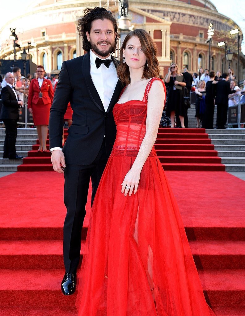 Congratulations to Kit Harington and Rose Leslie on their engagement! 💍😍
