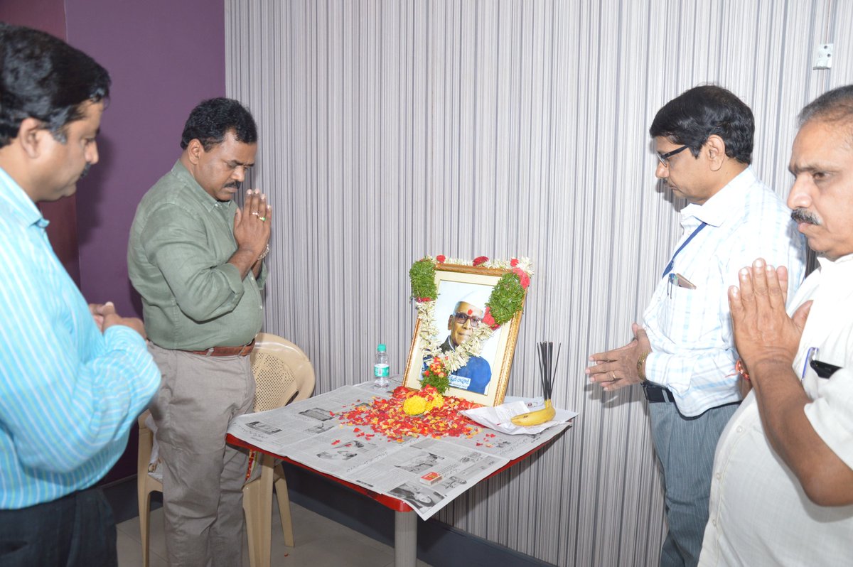 MDHMWSSB's tweet photo. Paid respects to the exemplary freedom fighter Sri Konda Lakshman Bapuji garu, on his jayanthi &amp; recalled his services to our nation&amp; state. https://t.co/cZIkflLQ5M