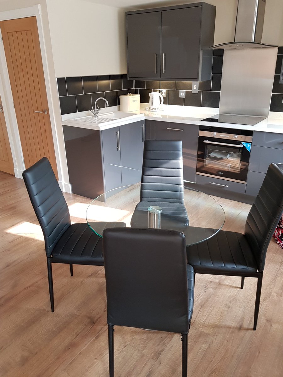 mjhptcott's tweet photo. @paulinedaniels Inside jobs for me today! Assembling things in new house! #diyman https://t.co/kRzW27c1B2