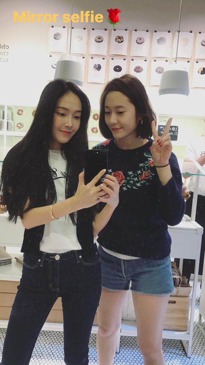 kmyzip's tweet photo. อยู่กับพี่เจไม่ต้องพกเงินก็ได้ อยู่กับพี่เจไม่ต้องแกะกุ้งกินเอง อยู่กับพี่เจอยากไปไหนก็พาไป ความรักน้อง. https://t.co/Vmlp710DUD