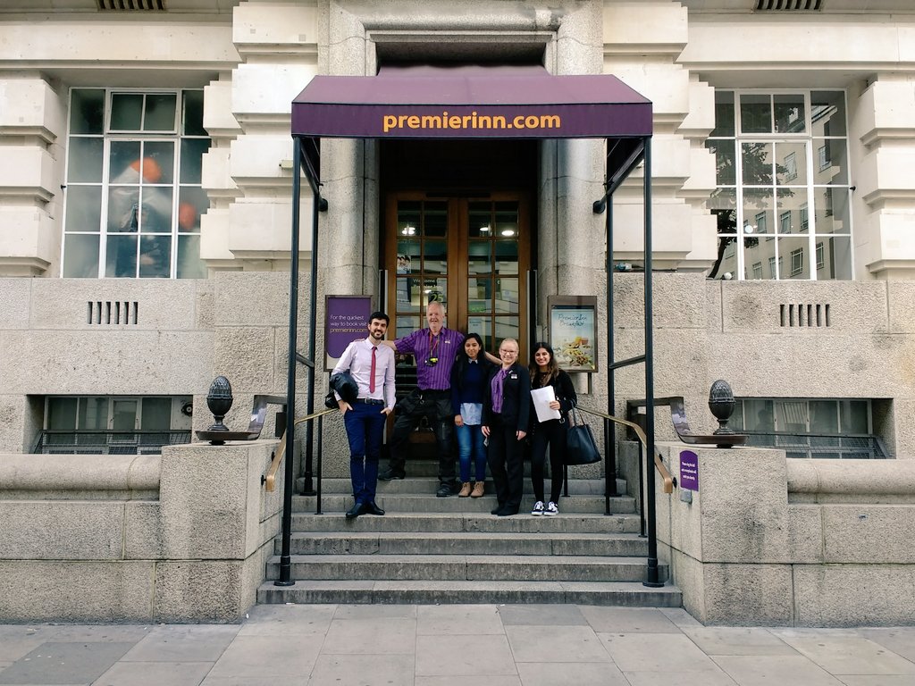 isaakmateu's tweet photo. Ron keeping the listed @PICountyhall in π shape.18 years being purple #borntobepurple #grads2017 #aplacemadebyyou @SDEBDD @RachelBaints_PI https://t.co/OWOnyh4XUT