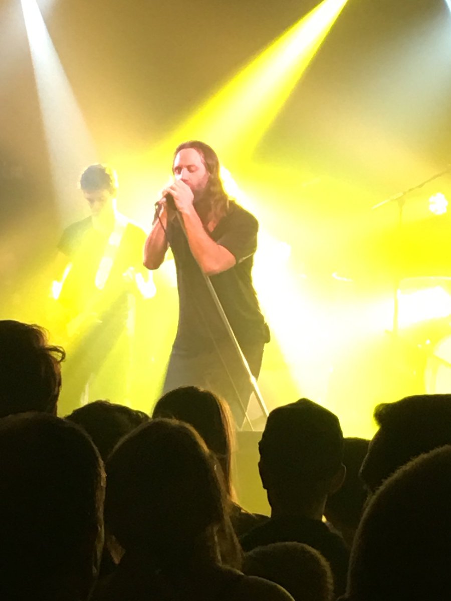 tonyhayes70's tweet photo. Hey @ashayes73 @AnitaItsmeanita @PaulBro27072733 you with me for @reefband tonight @ONeillsSoho ??? #dontyoulikeit #comebackbrighter https://t.co/CUiaOfTOF8