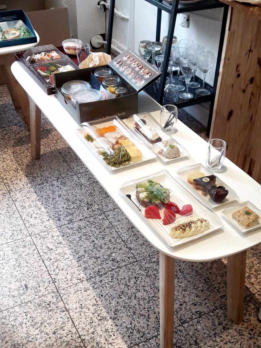 Bird_Office's tweet photo. Ce midi c'est @RoomSaveurs qui nous a régalé. Merci pour le buffet coloré et bien garni qui donnait envie ! https://t.co/cJ9fwAwL8b