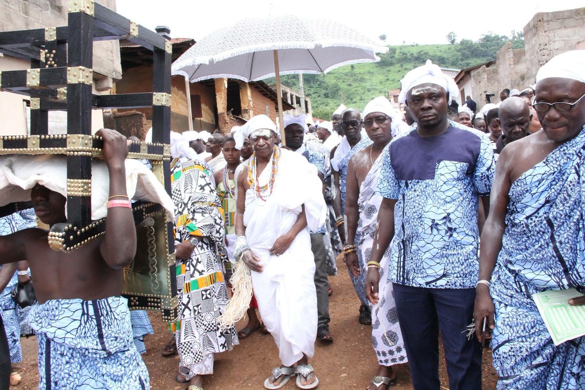 TogbeAdiko's tweet photo. Procession to #Tanyigbe Palace https://t.co/J6MJQQj1Hi