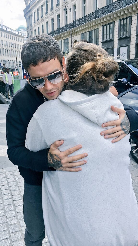 LiamisBellsLife's tweet photo. Abrazar a Liam

#MTVEMA #NominateLiamPayne https://t.co/EuDQgp4NGm