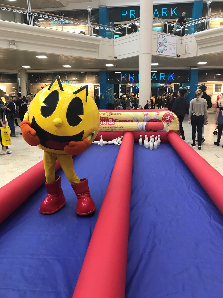 NamcoFunMetro's tweet photo. Pacman is out having some fun with the students today! Pop on down for some bowling, fun and great offer for #intuStudents @intuMetrocentre https://t.co/IKxlrYckyB