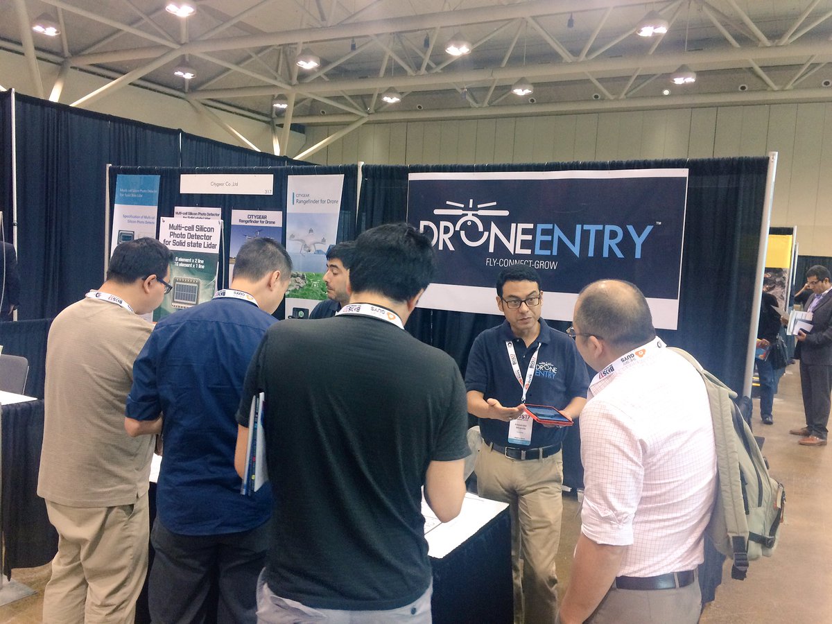DroneEntry's tweet photo. DroneEntry at the #bigdroneshow 

#startups #toronto #drones https://t.co/mNt6TFz1Bu