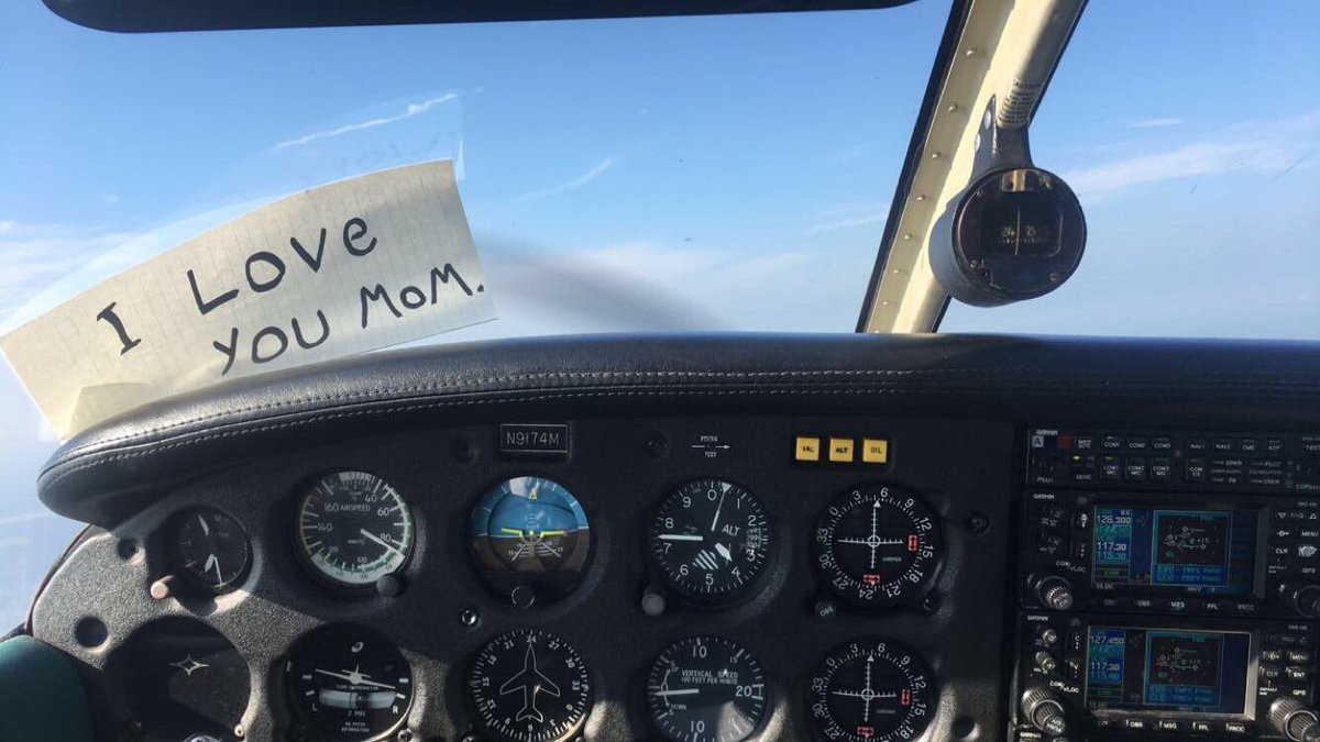 Tiil4's tweet image. I love you Mom 💜💜🖤