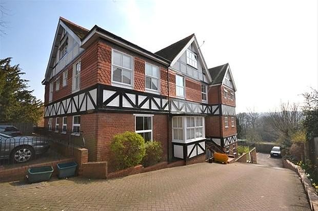 1-bed #property in  #HighWycombe to rent now, £600 pcm. Contact branch for a viewing ldrs.ly/bm9Nx