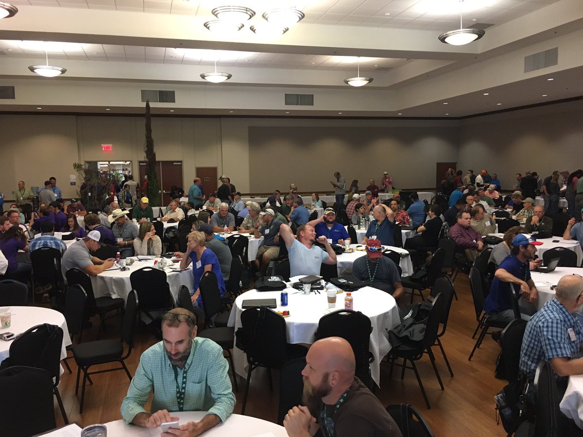 Arborholic's tweet photo. It's a full house at the "What's up Doc?" session at the #TexasTreeConference #TTC2017 https://t.co/ERpoKORTBi