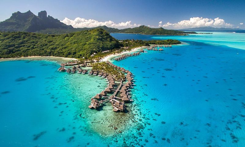 New Overwater Bungalows Debut in #Tahiti islnd.co/HEKWVX