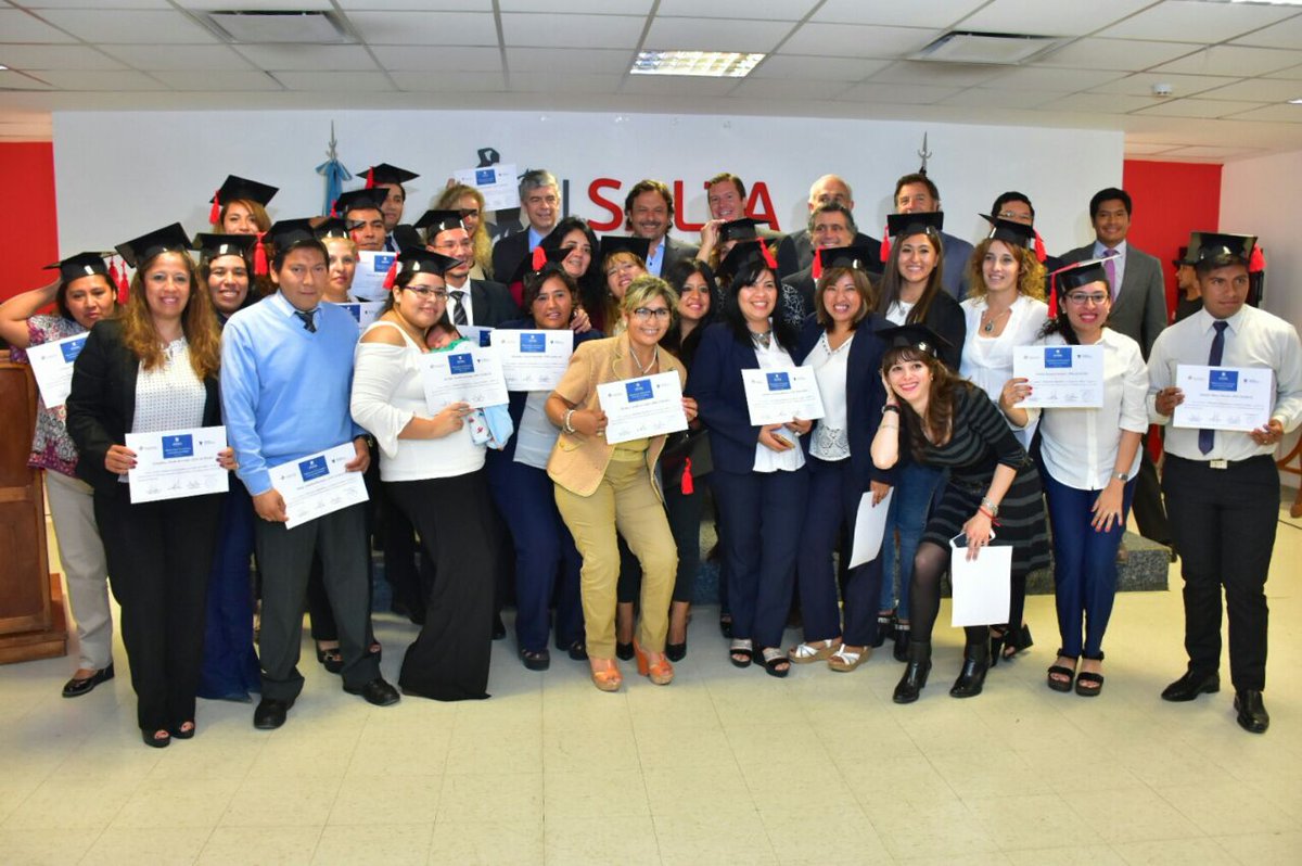 Modernizacionok's tweet photo. Cumplieron con su objetivo, lo lograron. Hoy la @MuniSalta tiene los primeros egresados en "Gestión de Calidad". #SáenzGestión https://t.co/3xEvbYUbZa