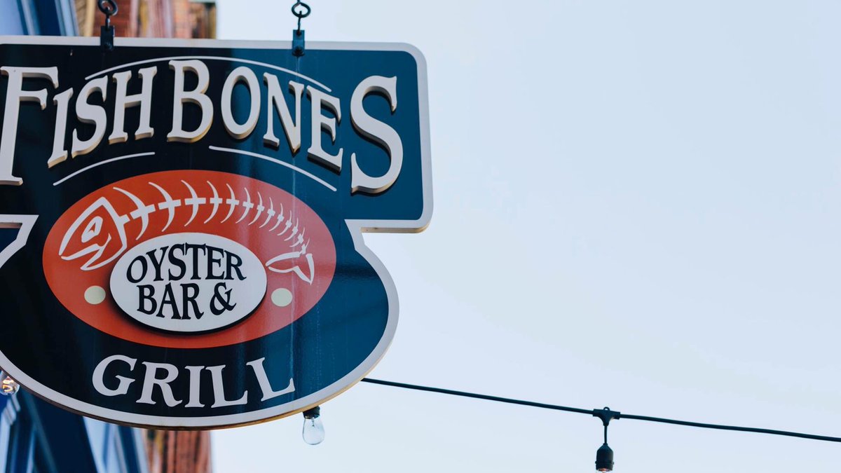 FishbonesBar's tweet image. Hard to believe we're coming up to the LAST WEEKEND of the season!

Friday: Love Junkies
Saturday: Lavish Boys