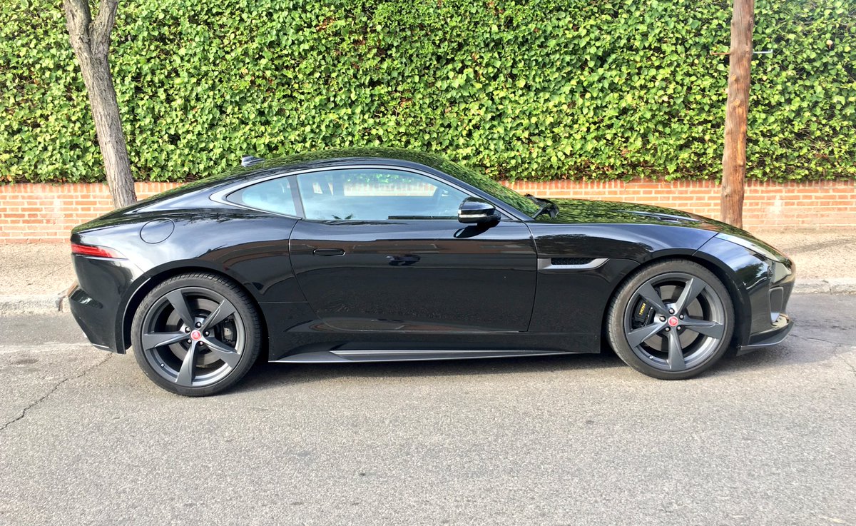 Hector_Ares's tweet photo. Esta semana pruebo otro coche de 400 CV, el Jaguar F-Type 400 Sport. Elegancia británica como alternativa a los deportivos alemanes #jaguar https://t.co/o2Il0t5u6R