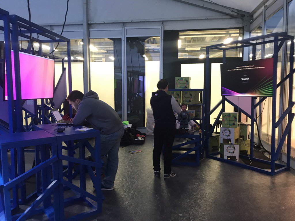 Setting up our De-Enigma stand! #TallinnDigitalSummit #deenigma #utwente #H2020